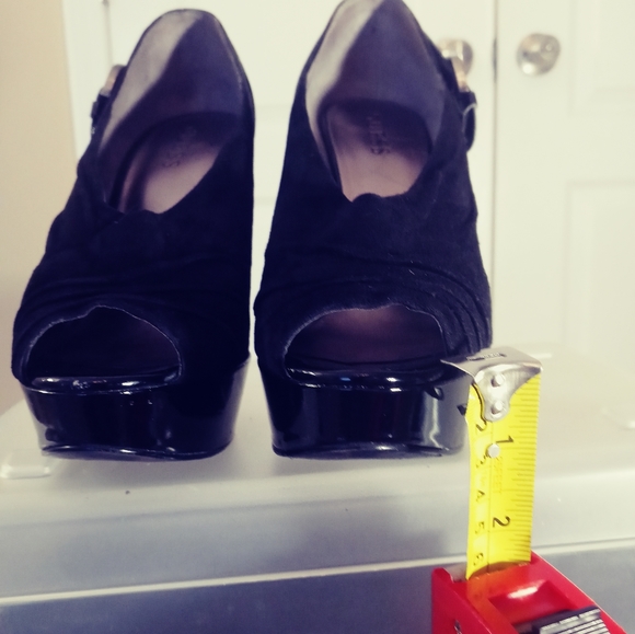 Guess Women's Black Heels - Picture 12 of 13
